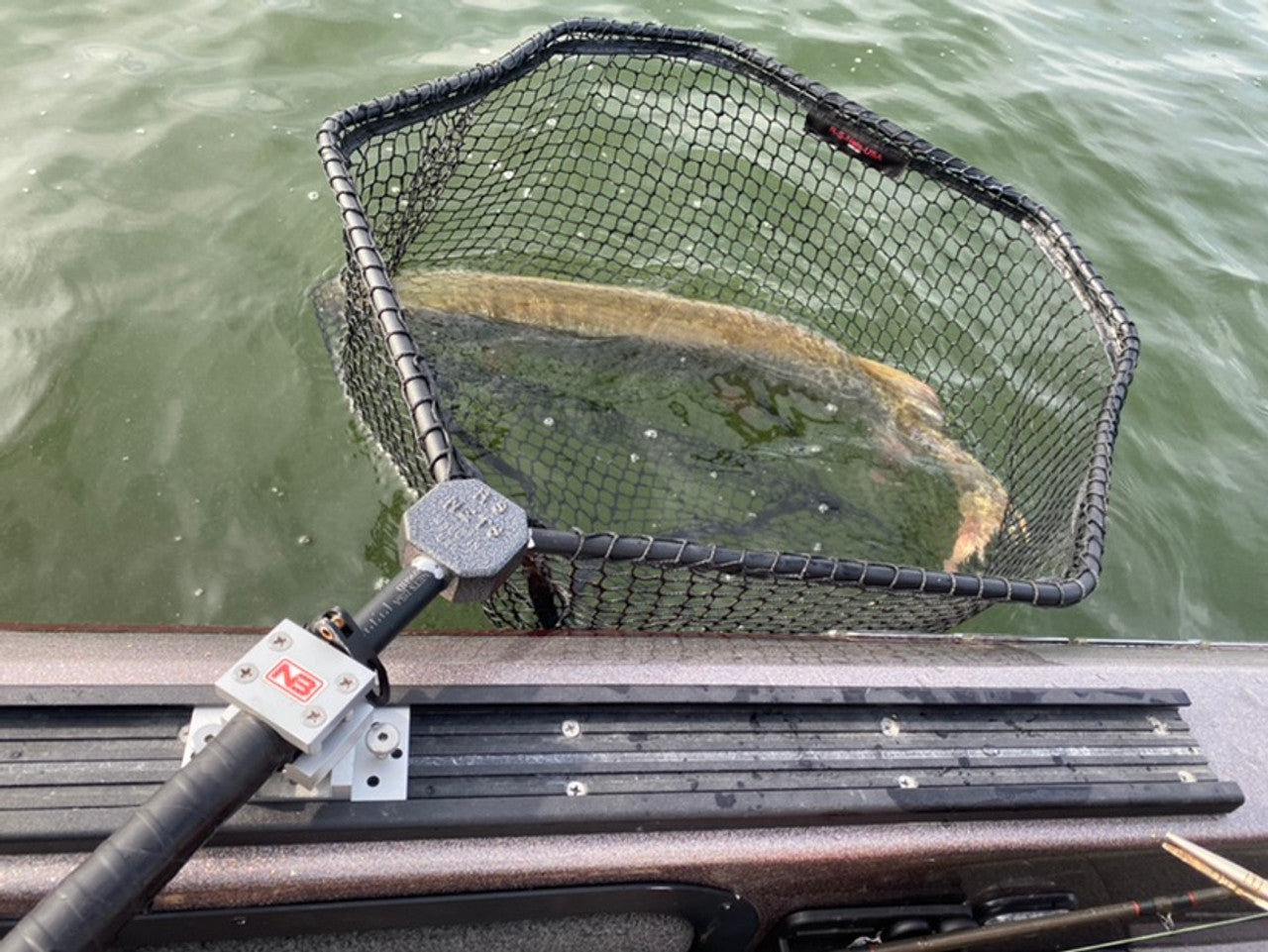 Musky Buddy Track Mount