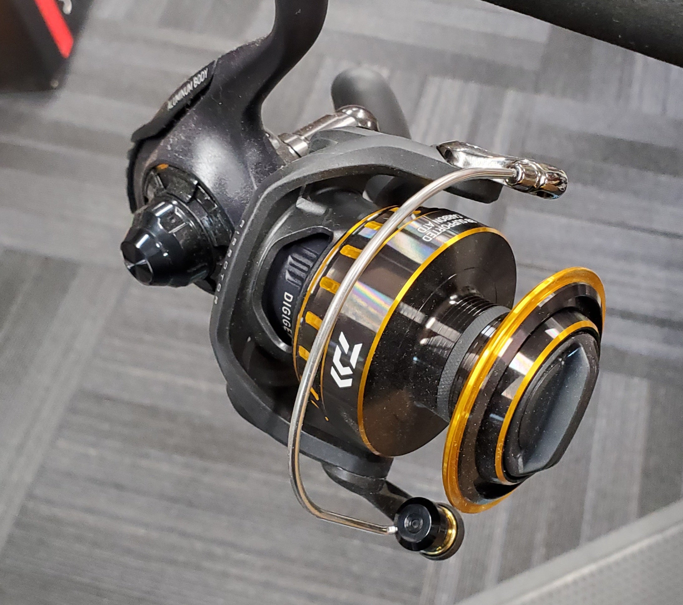 CARRETE SPINNING DAIWA BG 6+1 BALINERAS - Cali Fishing Store